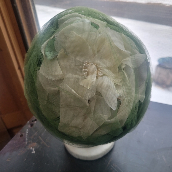 Vintage Floral Tulle Hat - Picture 3 of 4